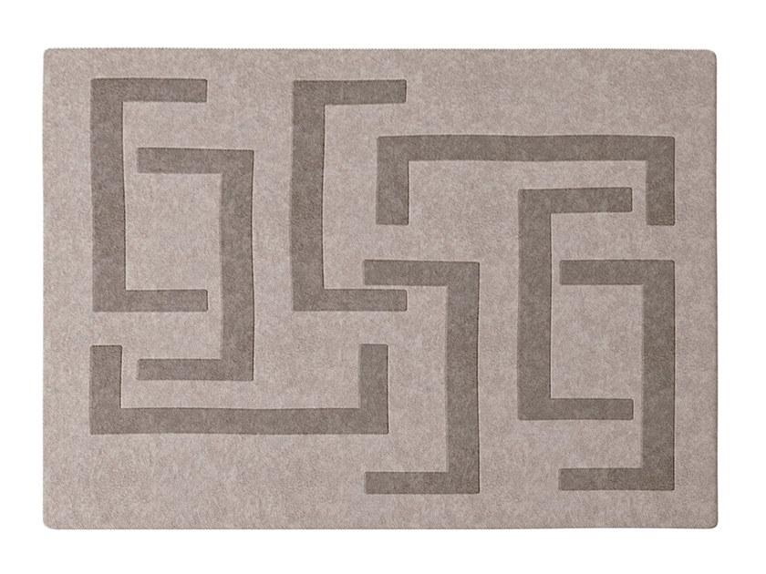 7940 Rectangular rug with geometric shapes