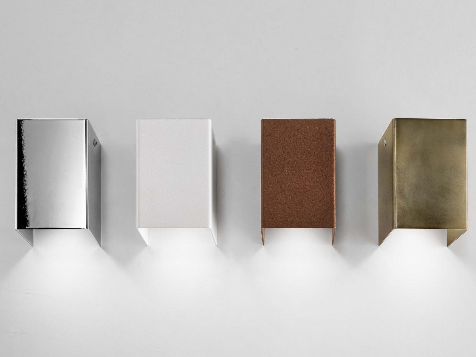 KUBE LED metal wall light