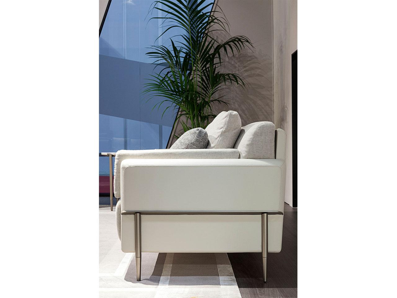 ZERO Fabric and leather sofa