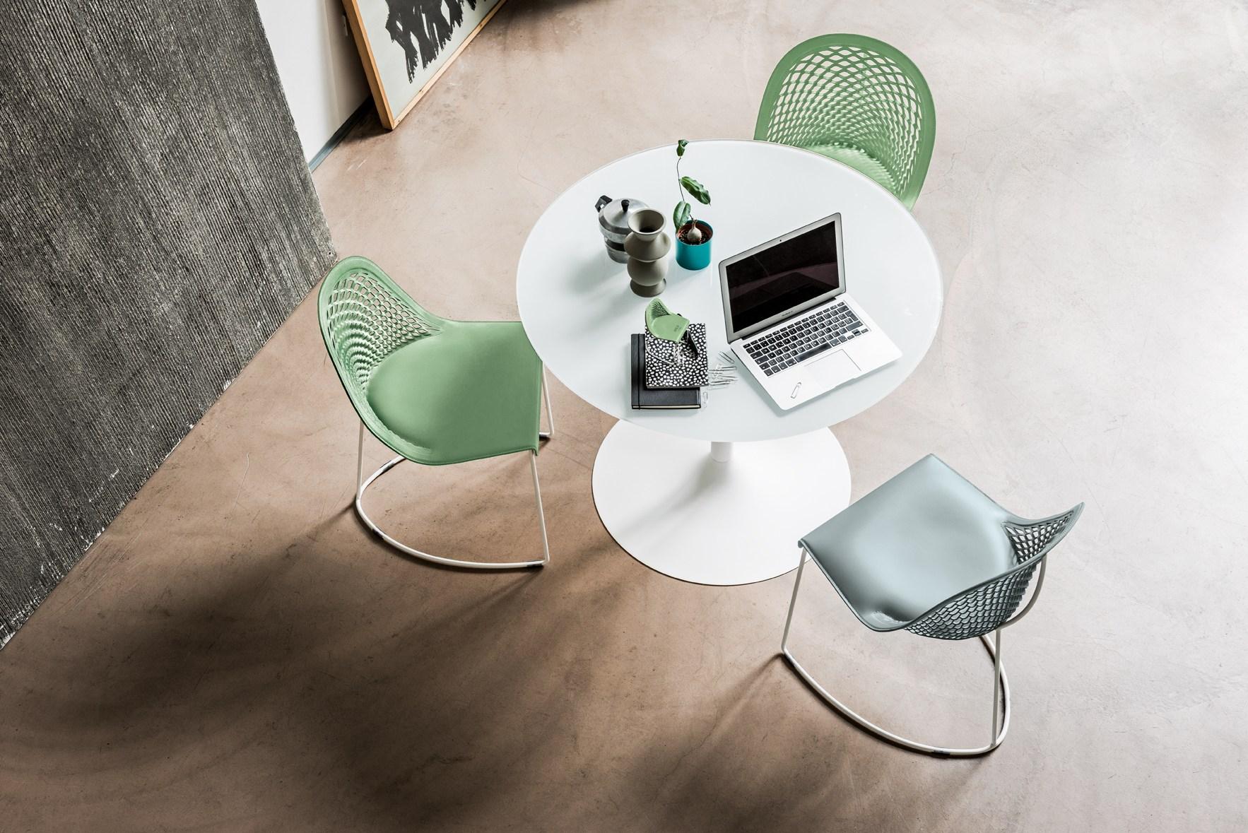 GUAPA S Sled base tanned leather chair