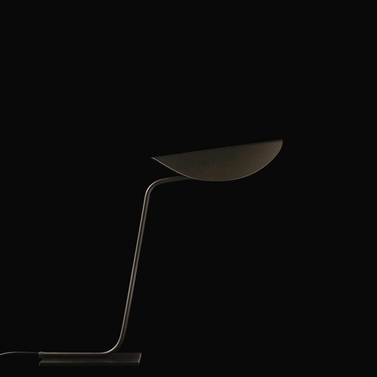 PLUME - 221 LED metal table lamp