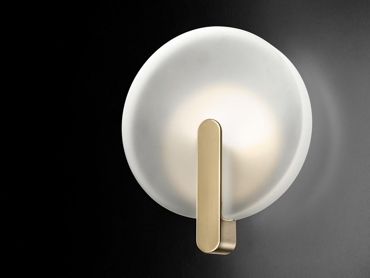 SINUA LED satin glass wall lamp