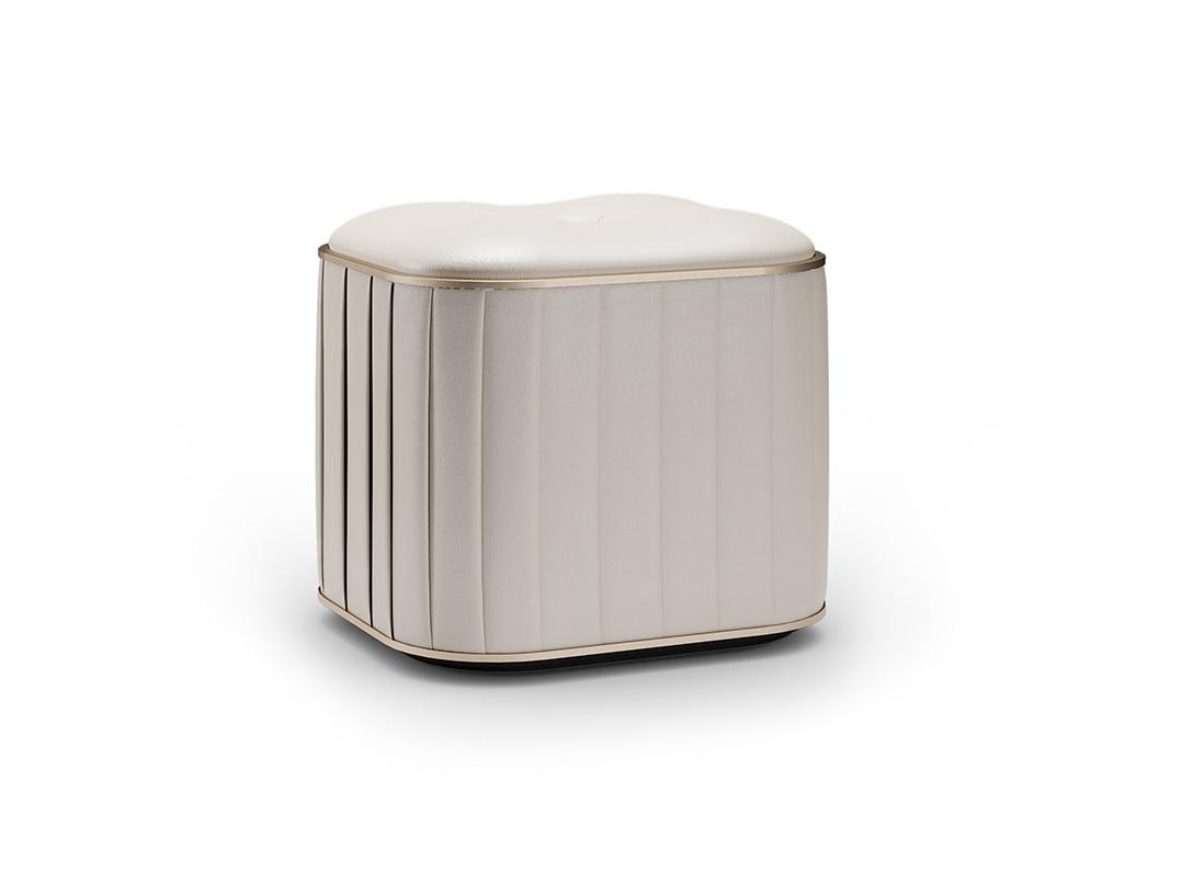 PLISSÈ Upholstered square leather pouf