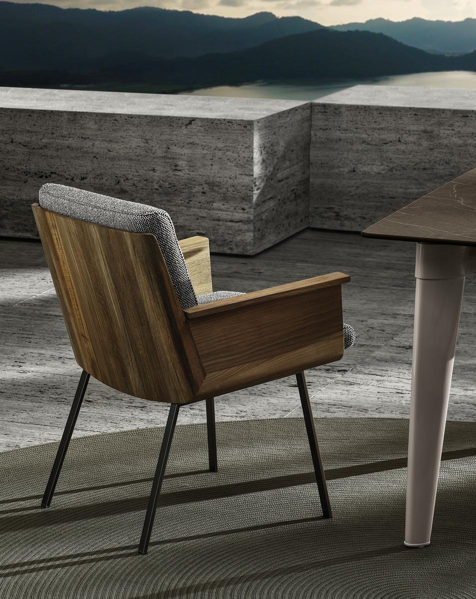 DAIKI OUTDOOR Upholstered garden chair with armrests