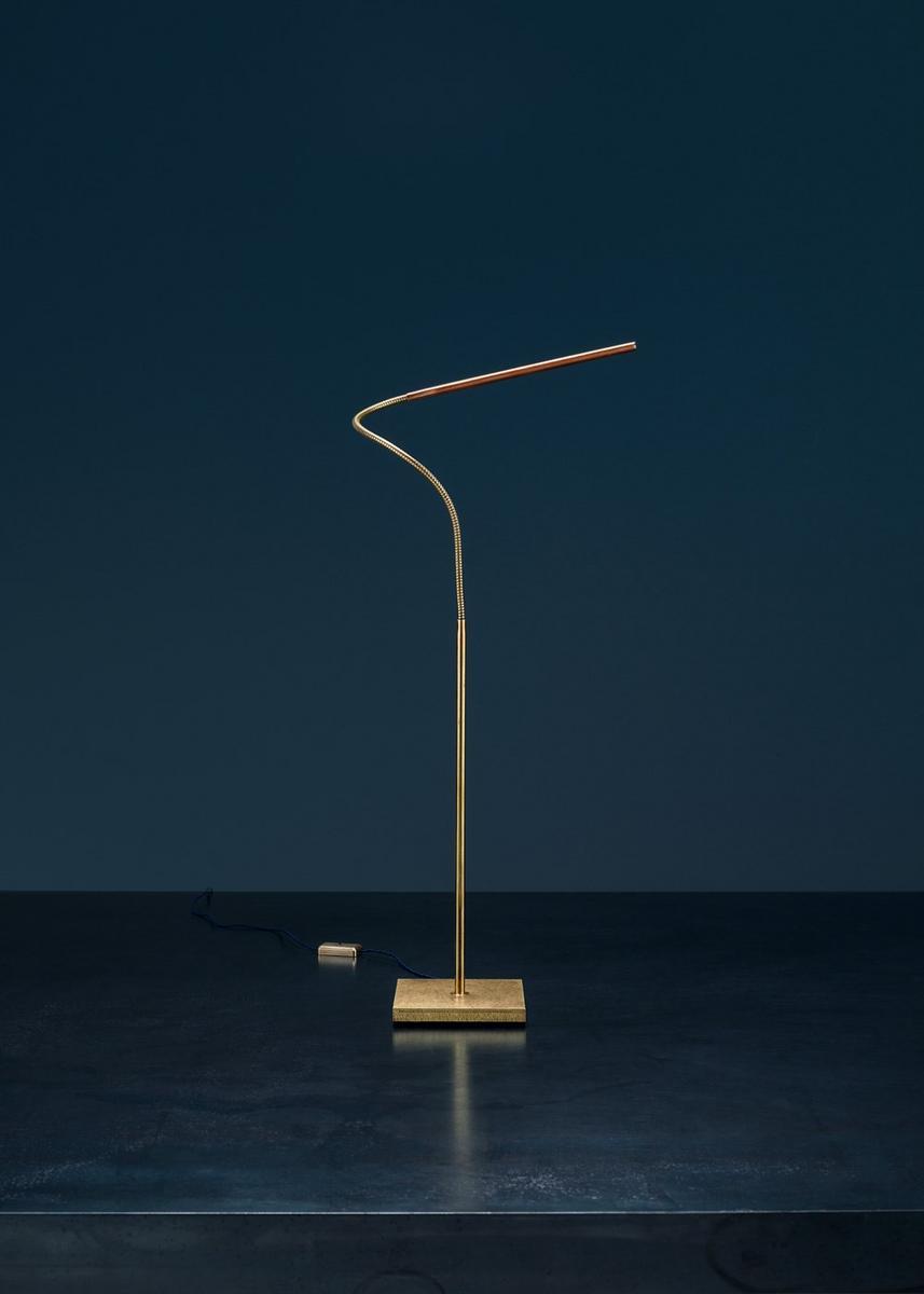 LOLA T LED desk lamp