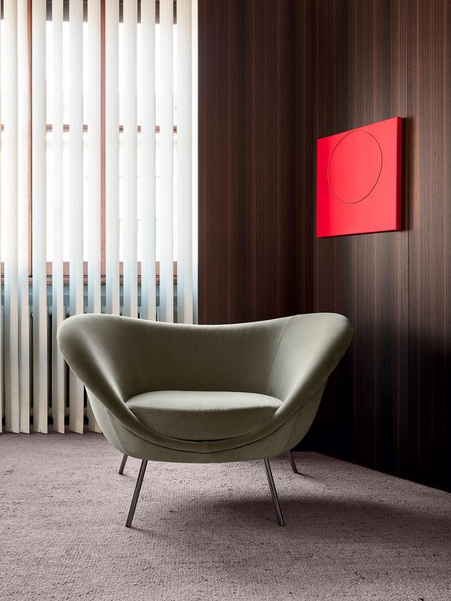D.154.2 Fabric armchair with armrests