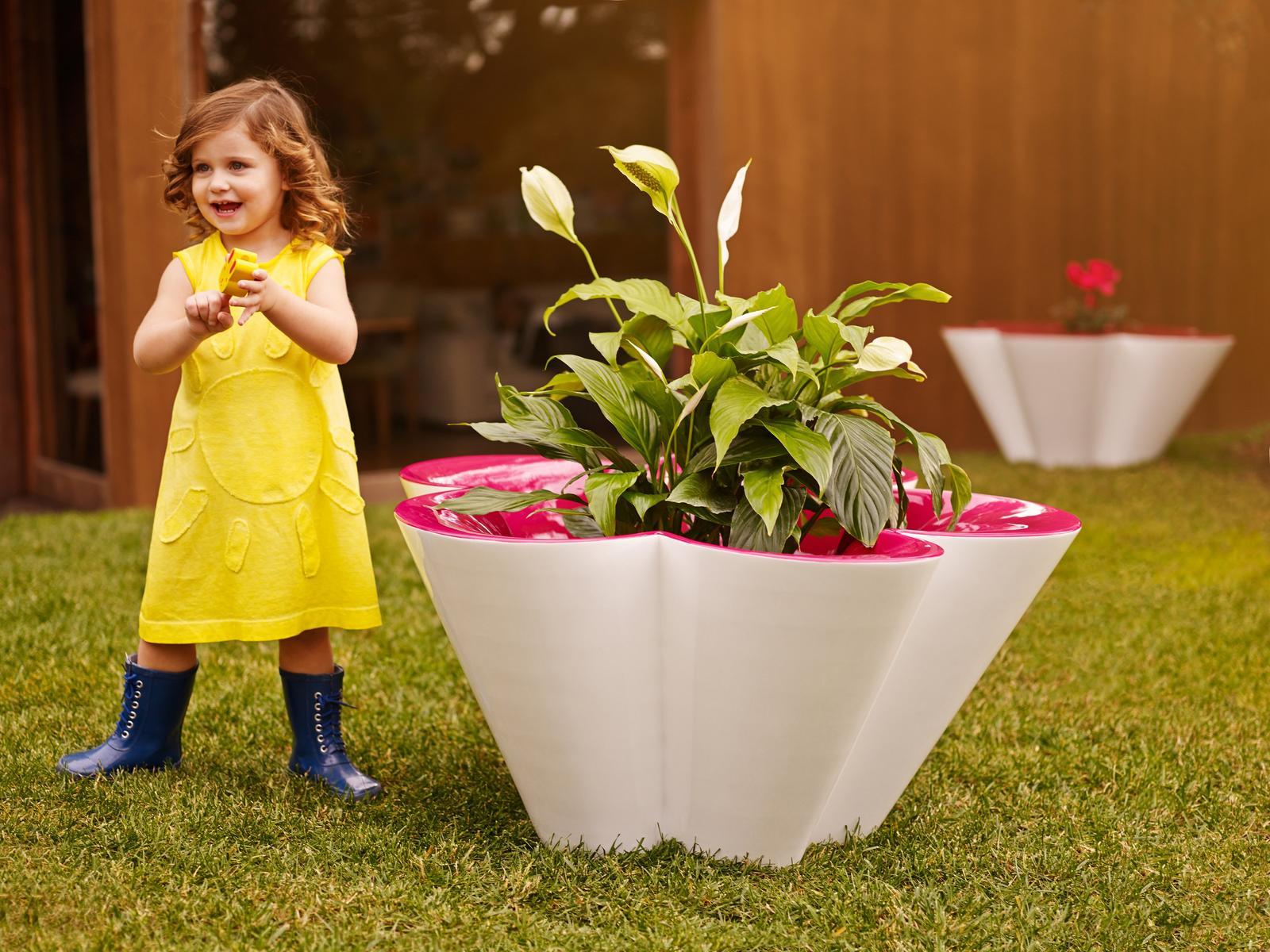 AGATHA Garden side table / garden vase