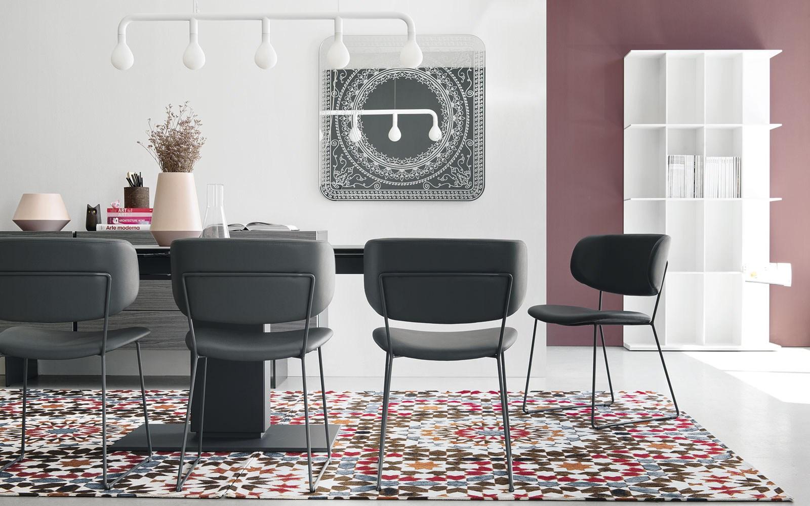 CLAIRE M Upholstered leather chair