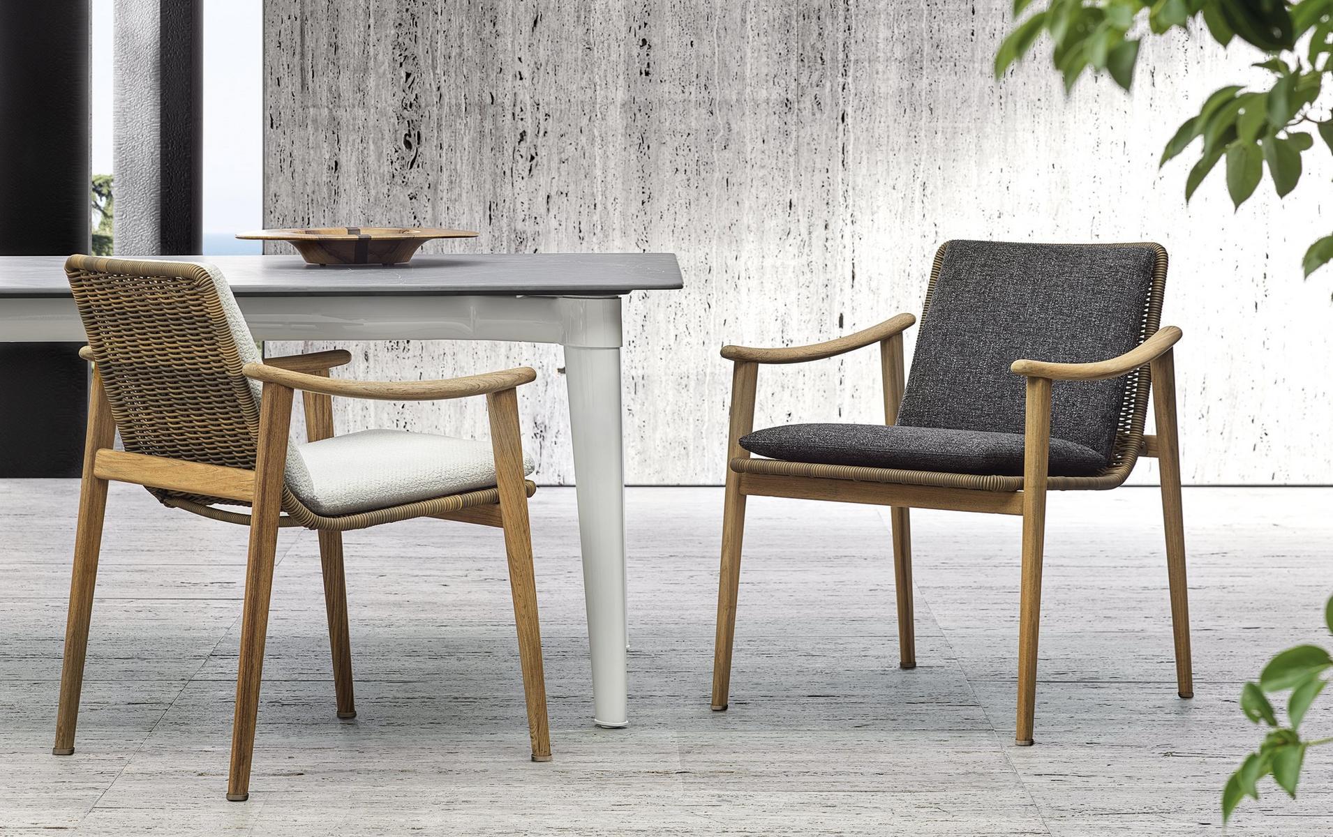 FYNN OUTDOOR Teak garden chair with armrests
