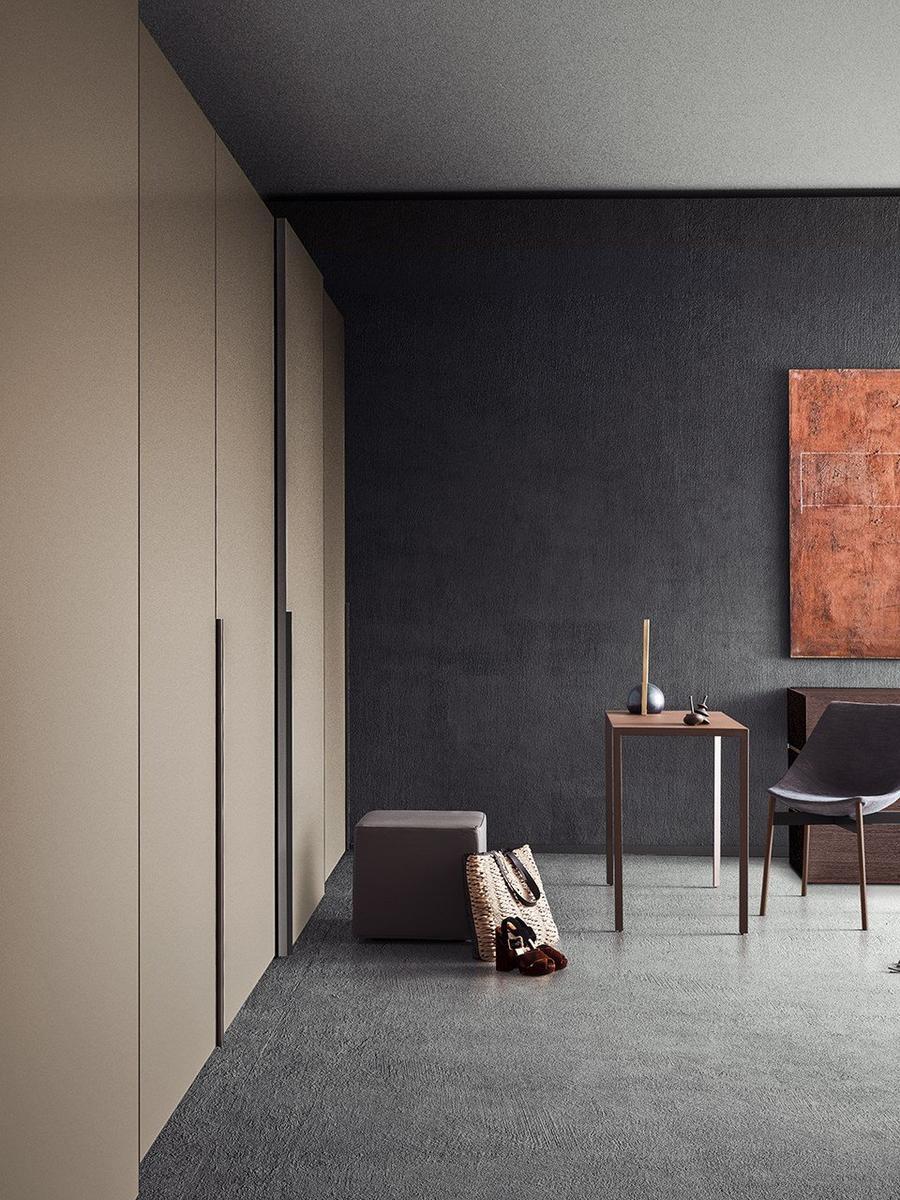 CORNICE Lacquered wooden wardrobe