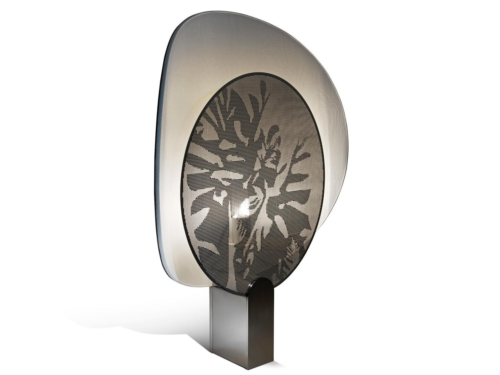 AKIRA Indirect light brass table lamp