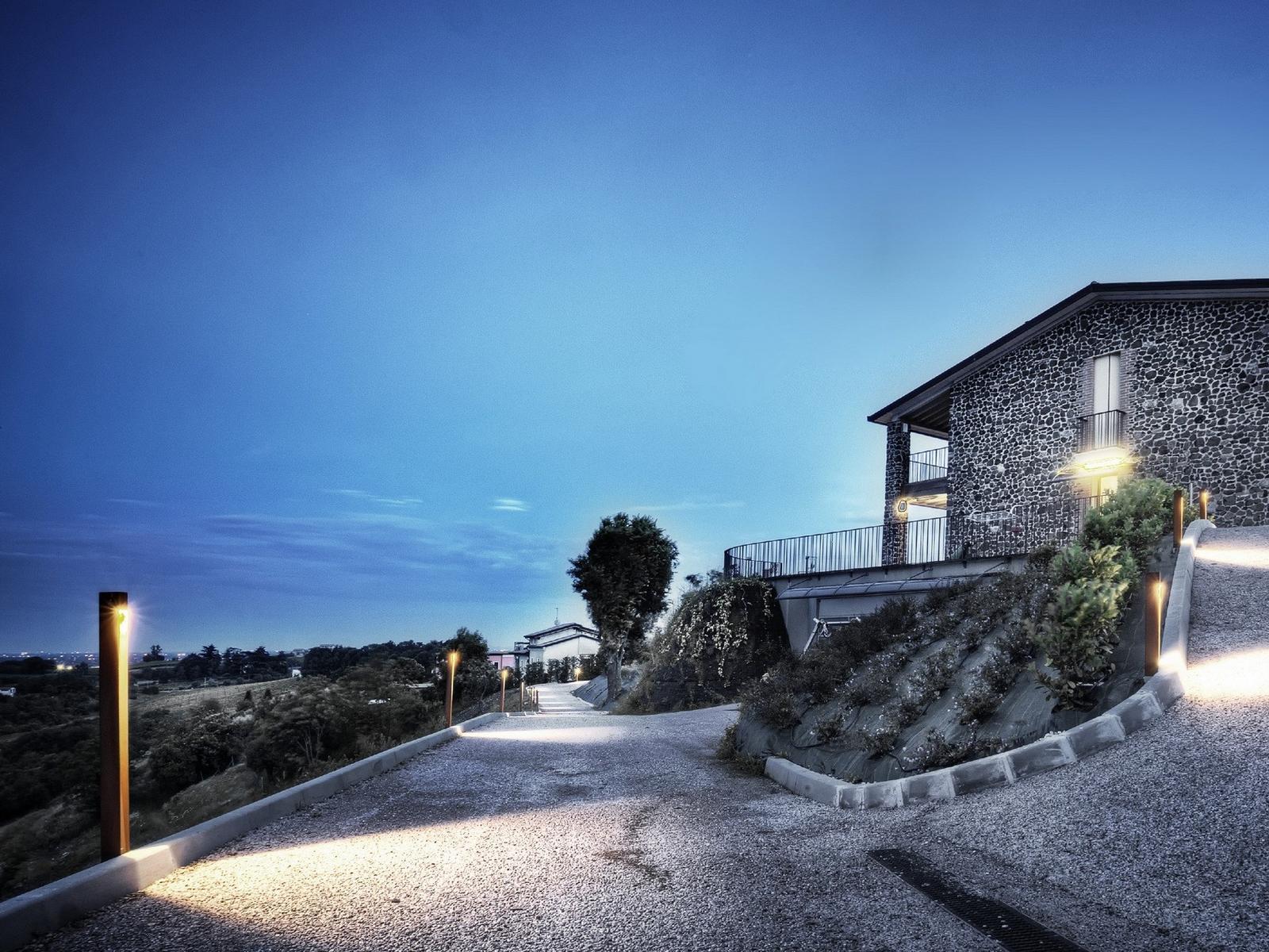 SPREAD LED bollard light