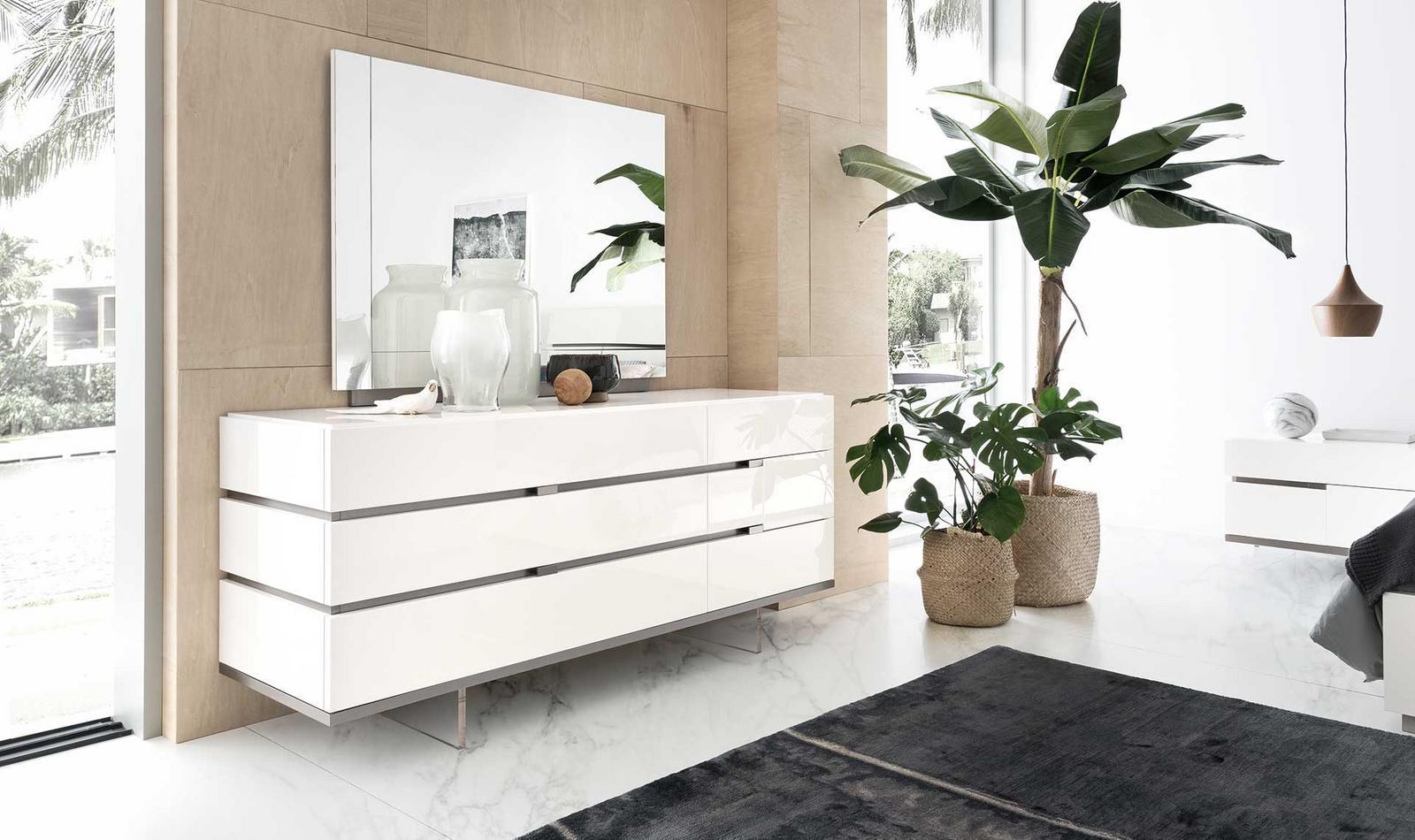 ARTEMIDE Lacquered bedroom set