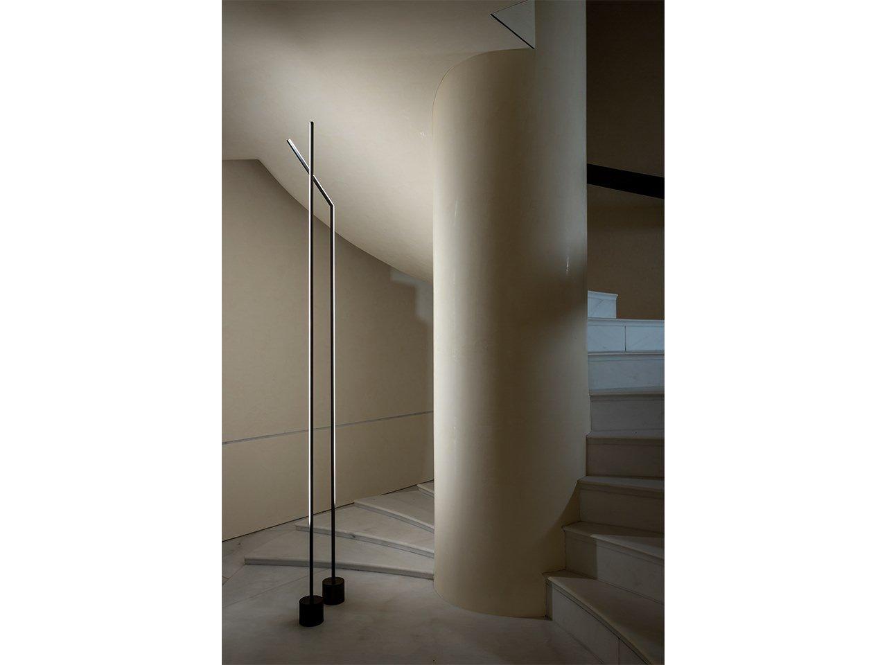 ESSENTIAL LED metal floor lamp