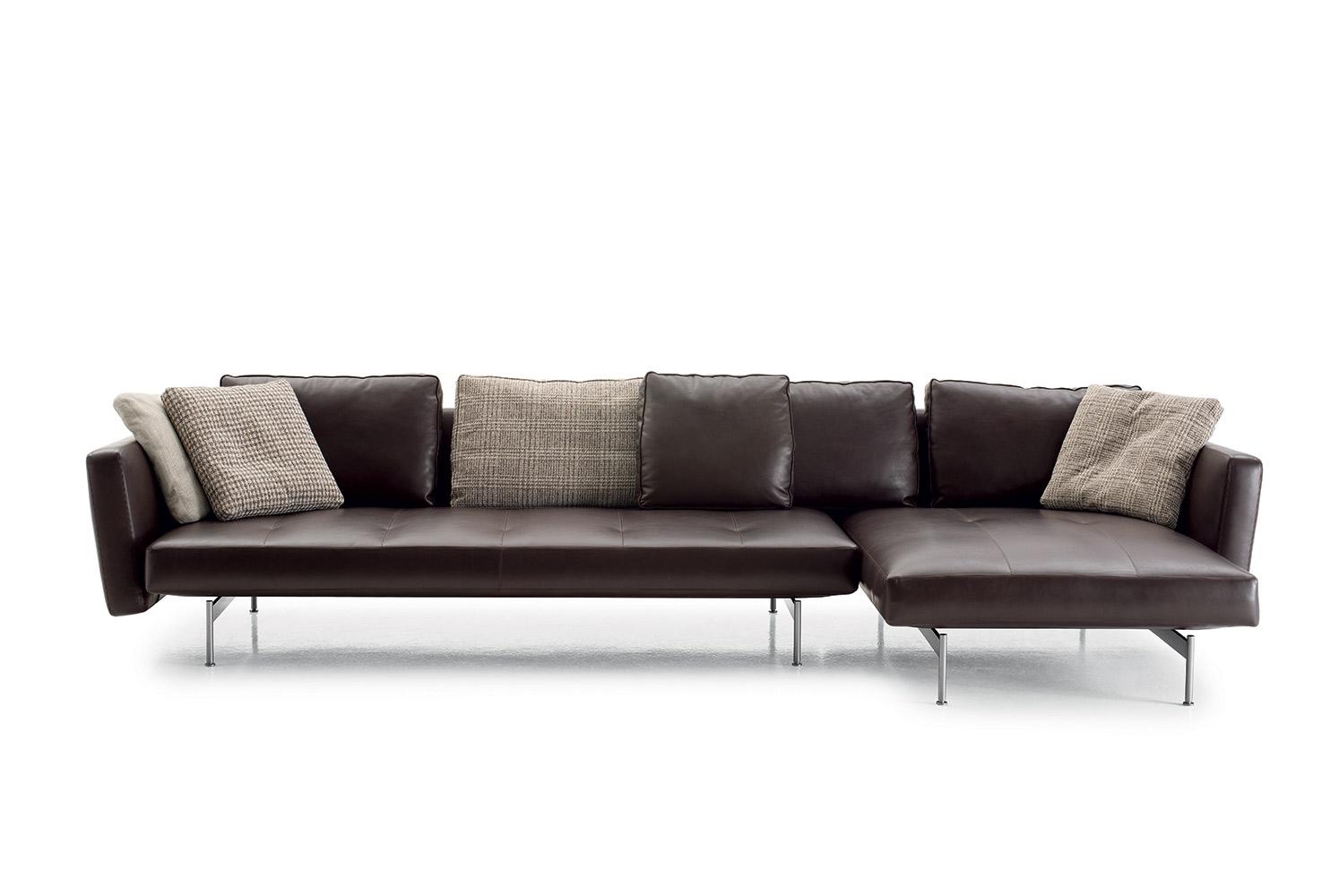 SAKÉ Leather sofa with chaise longue