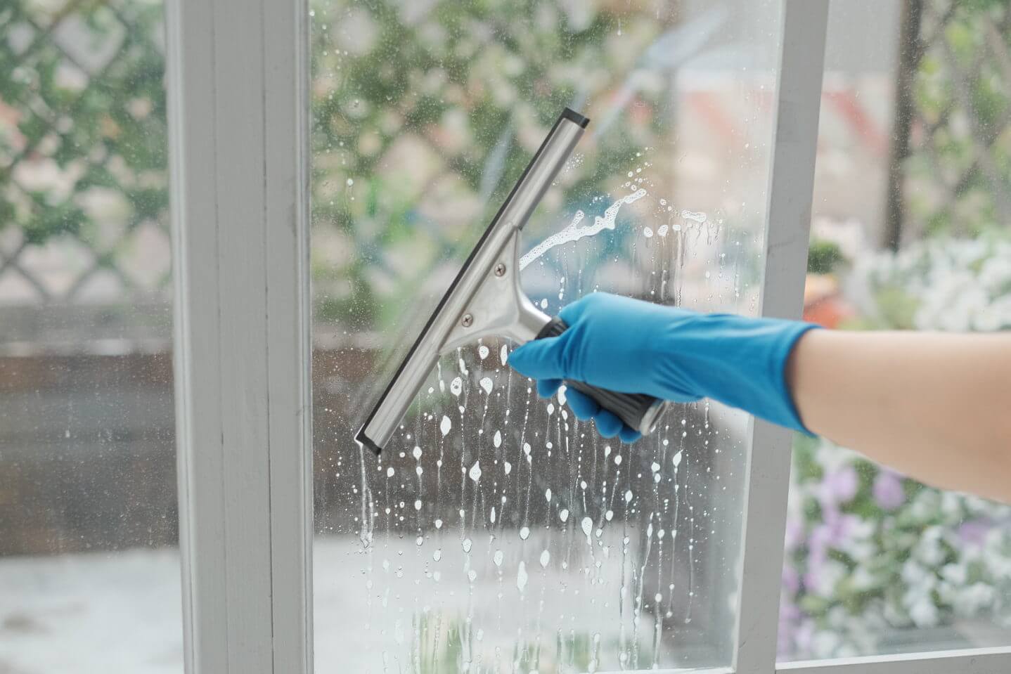 how to clean windows at home oneself